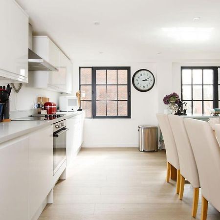Stylish City Centre Apartment With Sauna Чічестер Екстер'єр фото