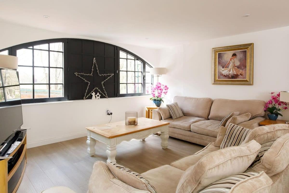 Stylish City Centre Apartment With Sauna Чічестер Екстер'єр фото